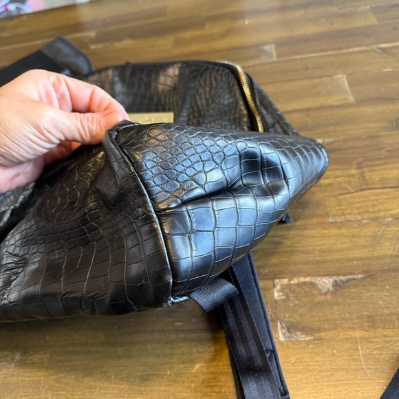 Petunia Pickle Bottom Black Faux Croc Diaper Bag Backpack Pad Wipes Container - Picture 4 of 11